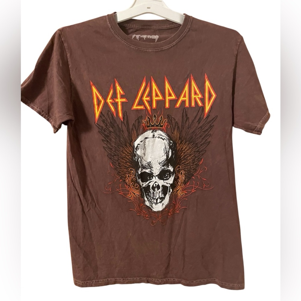 Genuine Def Leppard Skull Band Shirt Men’s Size Small Brown / acid wash